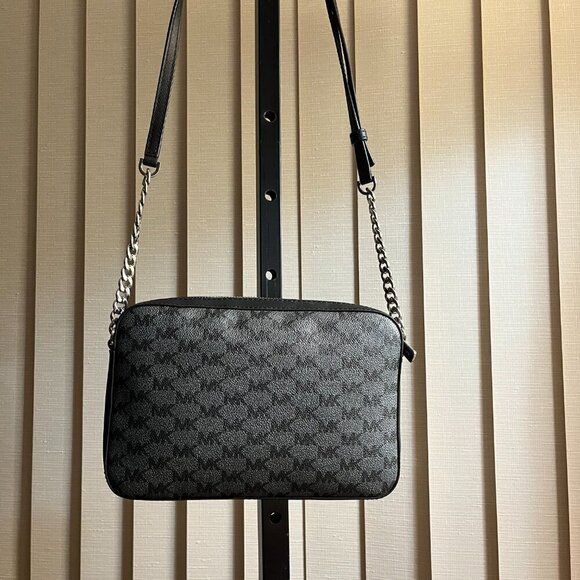 MICHAEL KORS JET SET Black Signature Crossbody Silver Hardware - Picture 5 of 12